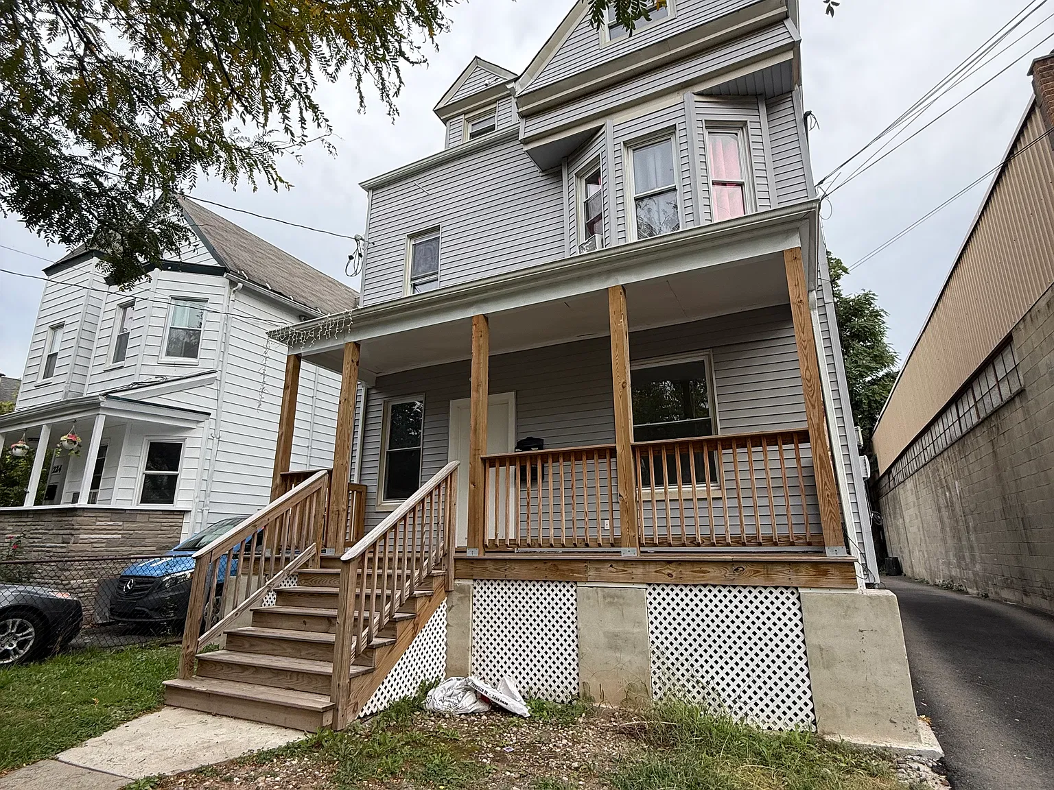 4 bed, $3,400 — Photo 1