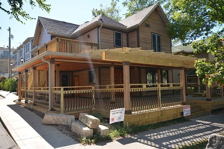 416 E 4th St — Photo 21