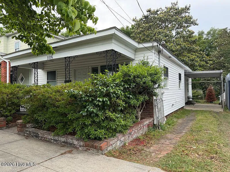3 bed, 1.0 bath, 1250 sqft, $1,800 — Photo 2