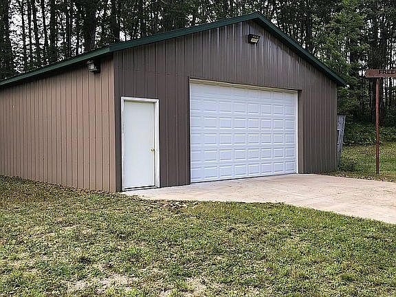 Pole Barn w/ finished floor
