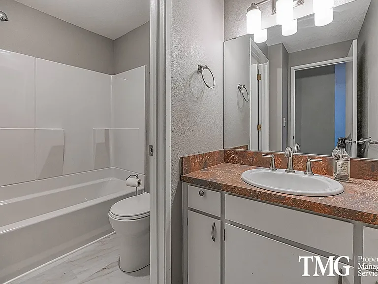 5223 SW 62nd Ave — Photo 15