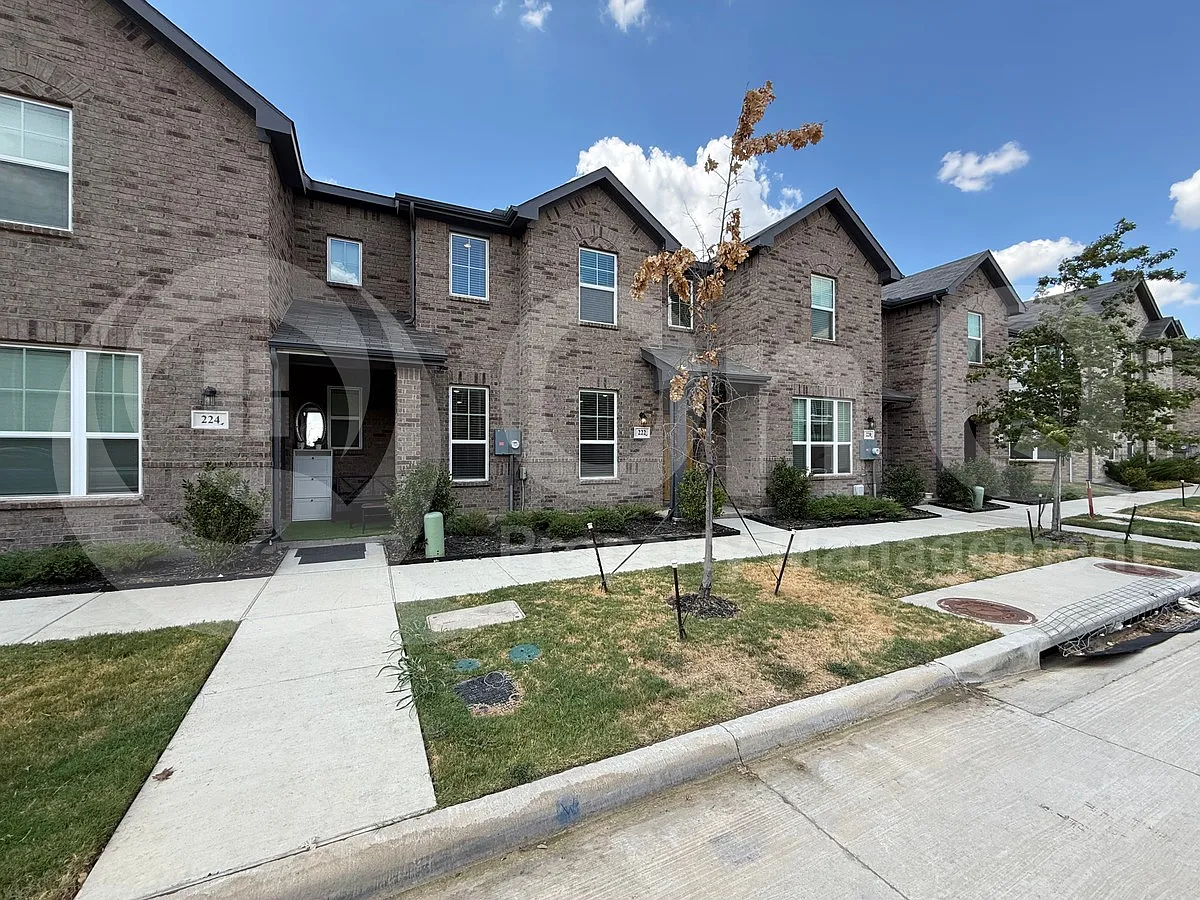 3 bed, 2.5 bath, 1783 sqft, $2,290 — Photo 3
