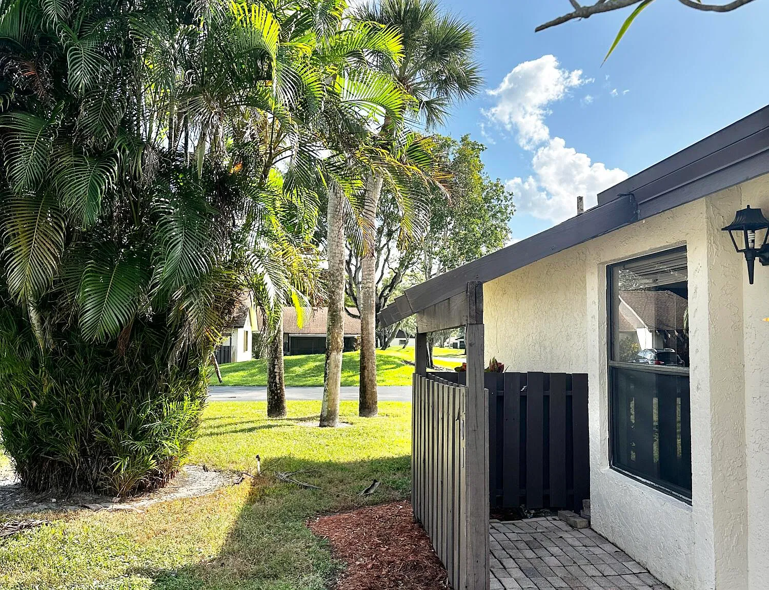 3 bed, 2.0 bath, 1187 sqft, $2,890 — Photo 3