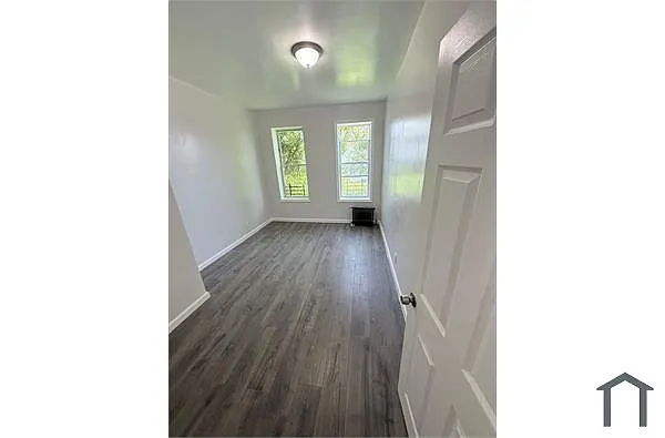 Building Photo - 401 Montauk Ave #2R