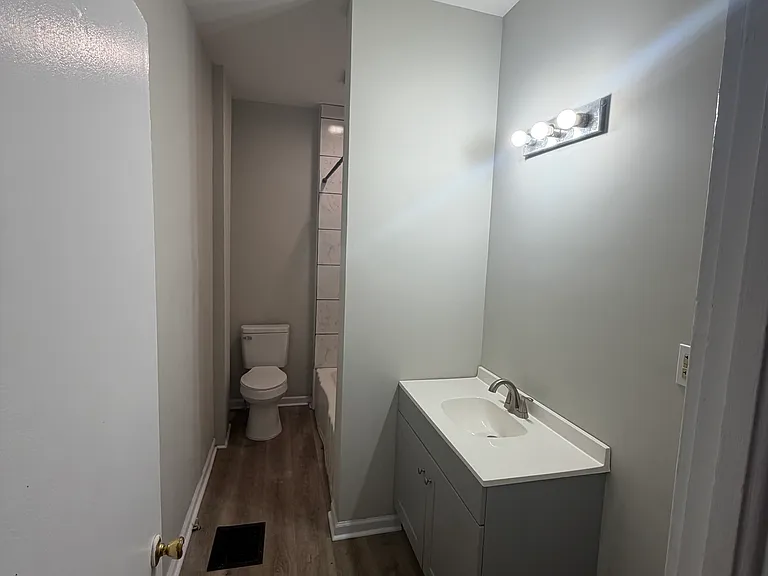 3224 Kirby Ave — Photo 5
