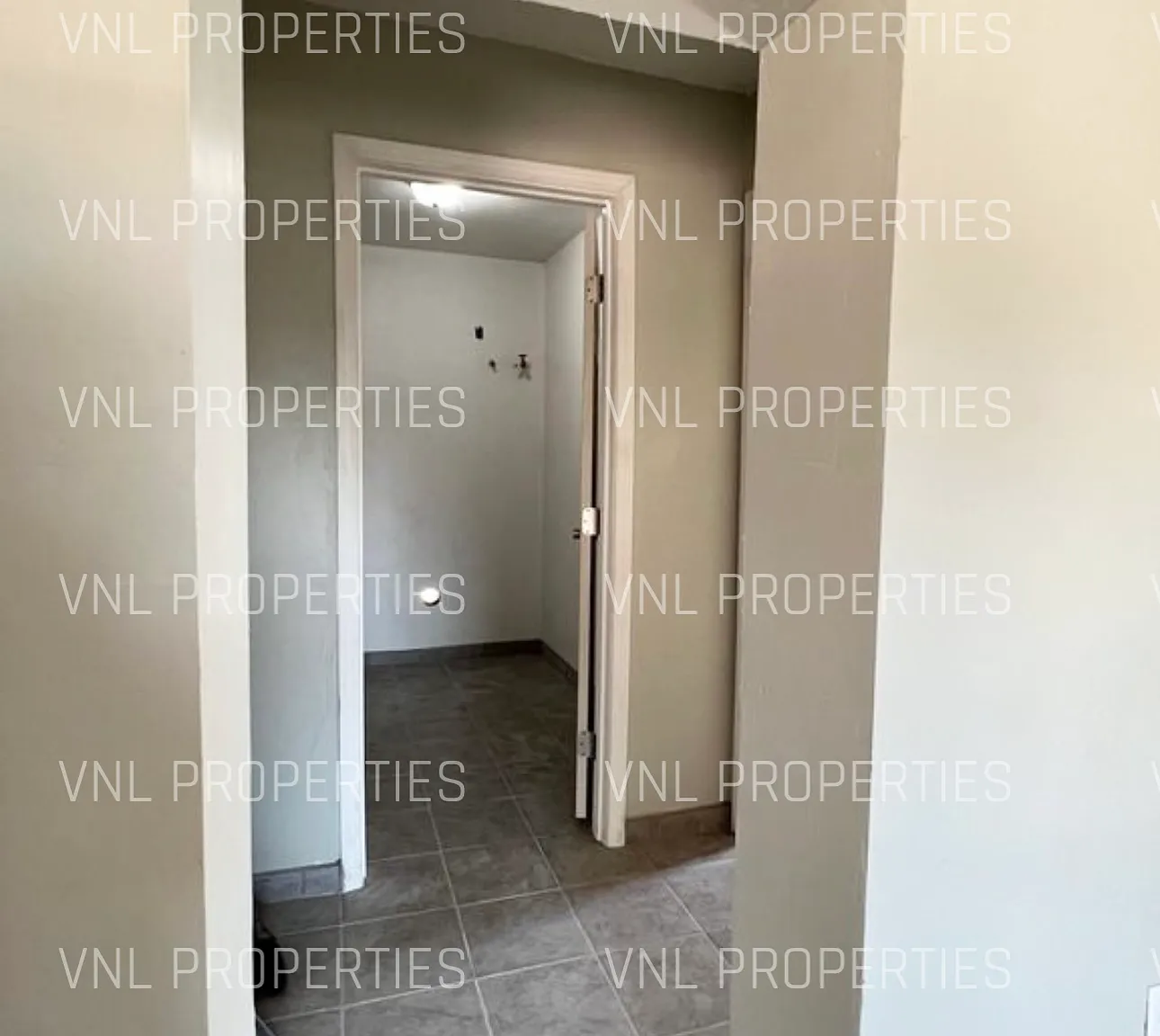 2210 S Solano Dr — Photo 4