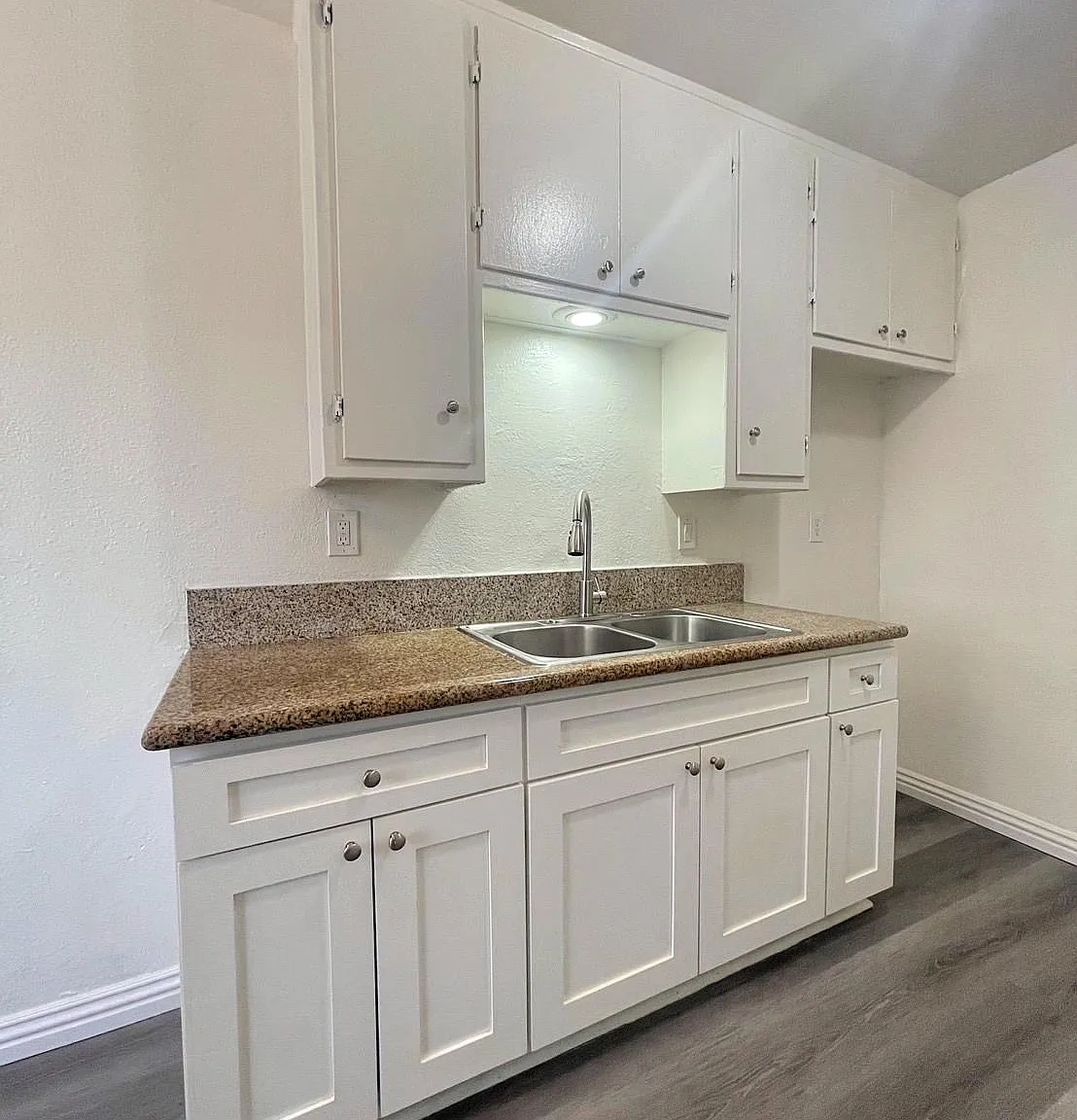 1111 E Seventh St — Photo 3