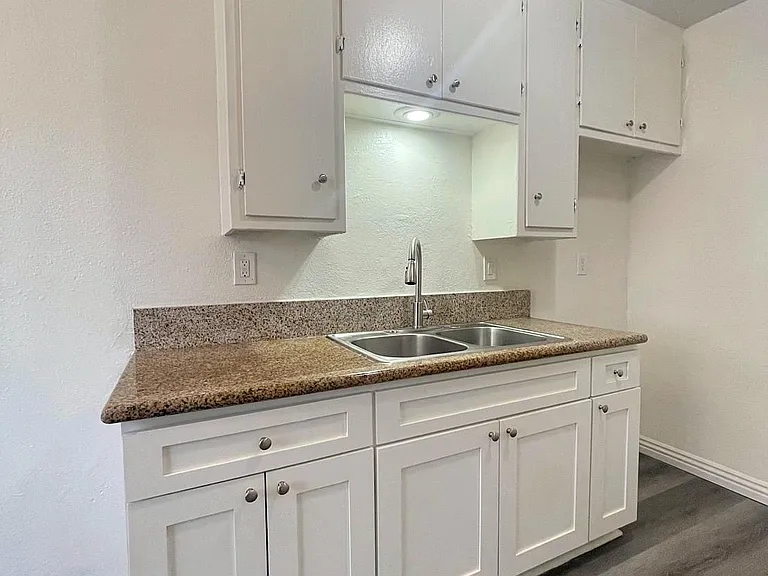 1111 E Seventh St — Photo 3