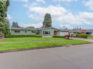 2425 Grovedale Dr, Springfield, OR 97477