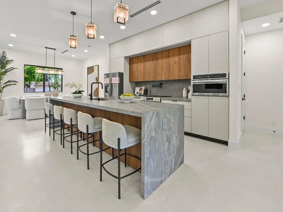 621 NW 42nd Ave