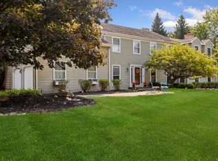 23 Rivers Bend Ct, Barrington, IL 60010