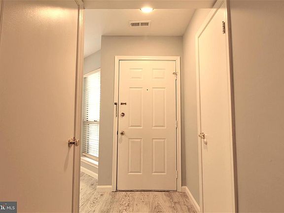 3rd image of 994 Breakwater Dr