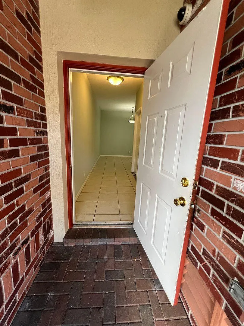 2 bed, 2.5 bath, 1574 sqft, $2,600 — Photo 2