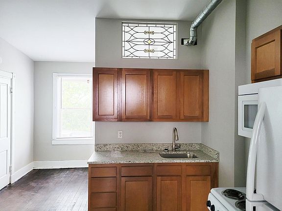 5th image of 2215-2217-2219 Ohio Ave #2217-03