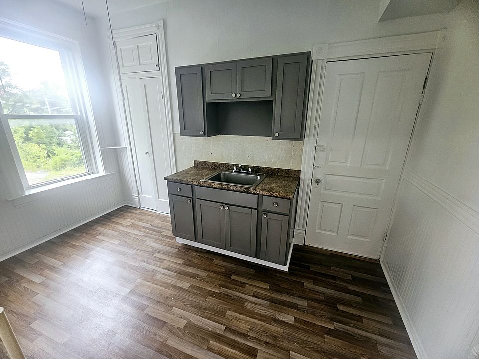 1st image of 2740 Chariton St Floor 2