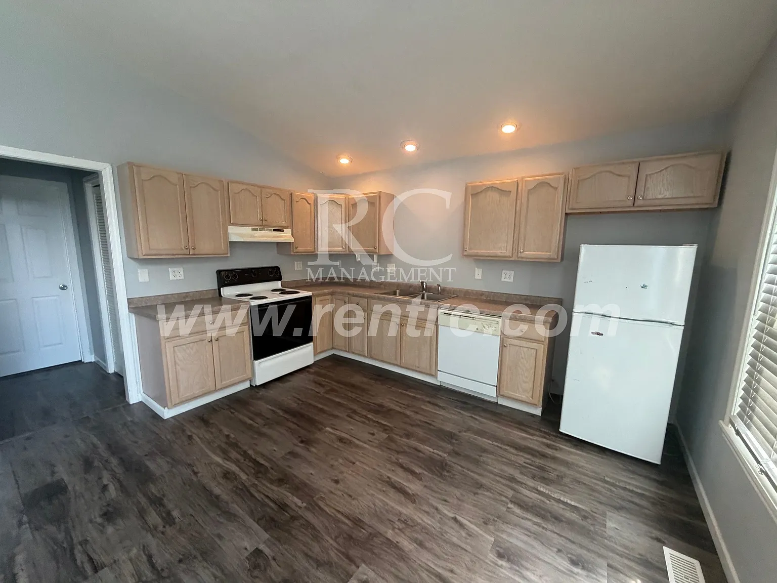 2 bed, 864 sqft, $750 — Photo 2