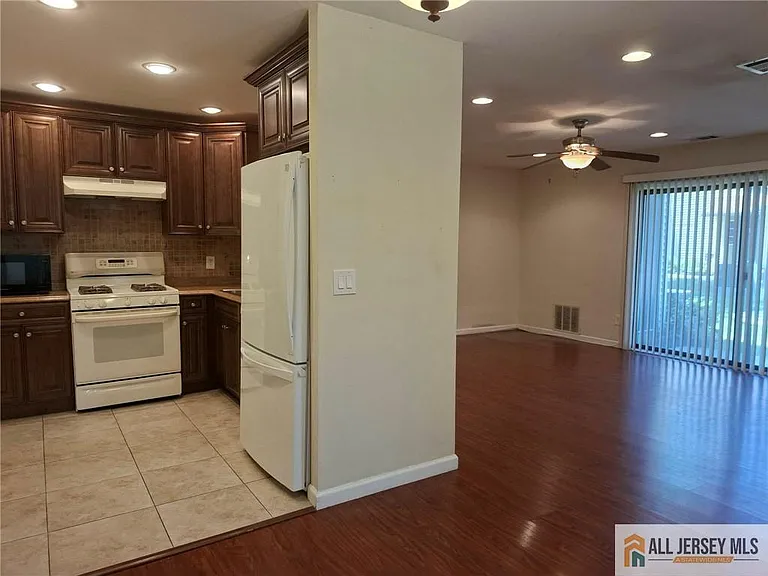 1209 Harbor Club Dr — Photo 9