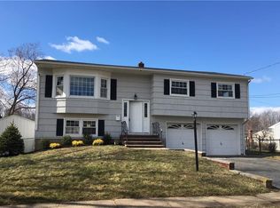 27 Beacon St, Port Reading, NJ 07064