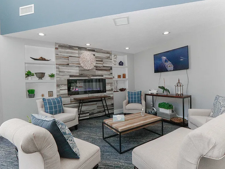 Royal Pointe — Photo 16