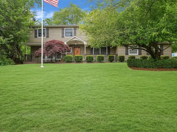 2 Sullivan Court, Mount Sinai, NY 11766