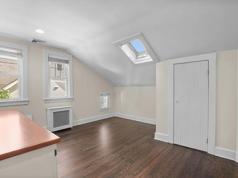 625 Lorraine St — Photo 10