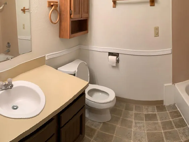1004 NE Keyes Rd — Photo 6