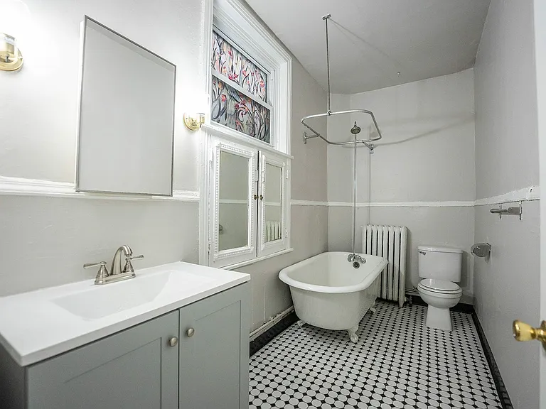 Westbury Brownstones Bathroom