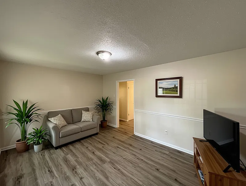 4 bed, 1.5 bath, 1172 sqft, $1,195 — Photo 3