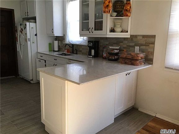 3rd image of 205 Lee Ave