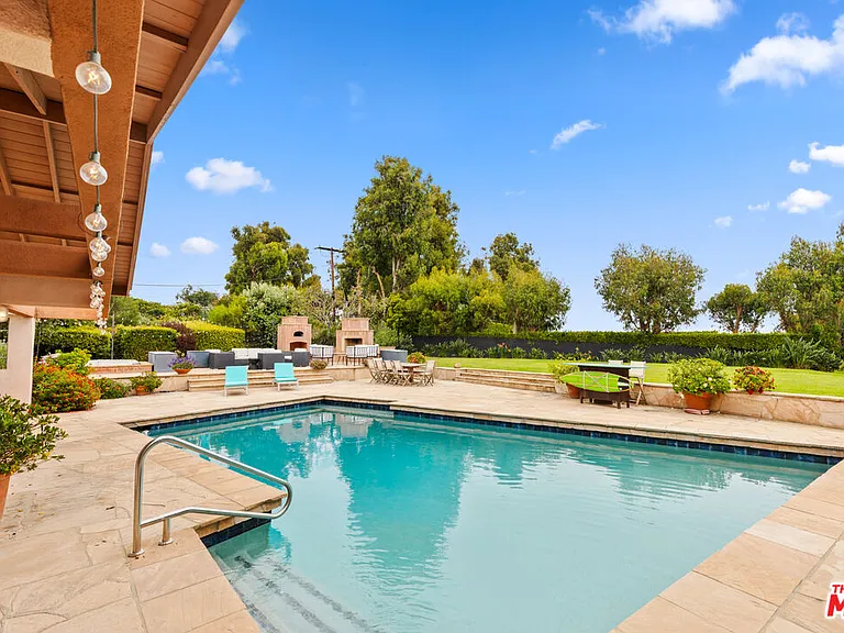 7122 Dume Dr — Photo 2