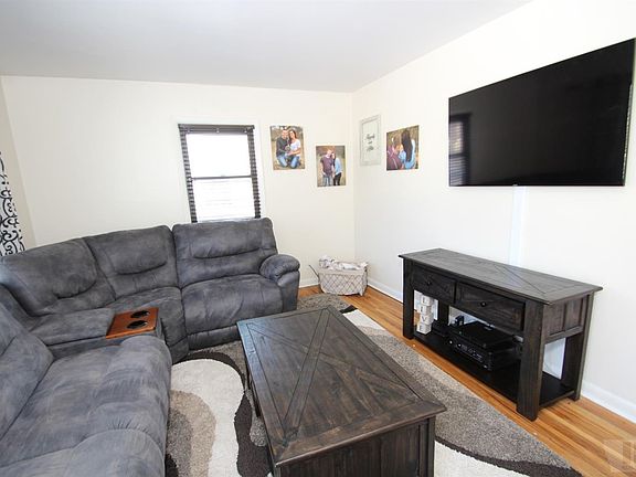 3rd image of 669 14th St NE