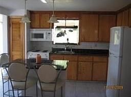 Spacious eat in Kitchen