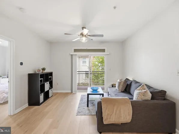801 S Greenbrier St APT 315, Arlington, VA 22204