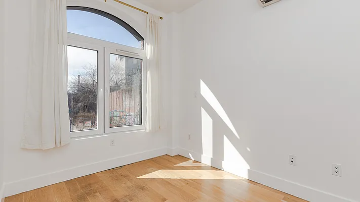 Rented by Nooklyn NYC LLC | media 15