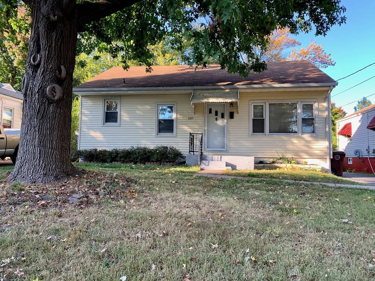 605 Robert Ave photo 1