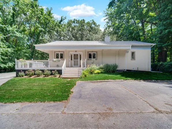 205 S Broadway, Beverly Shores, IN 46301