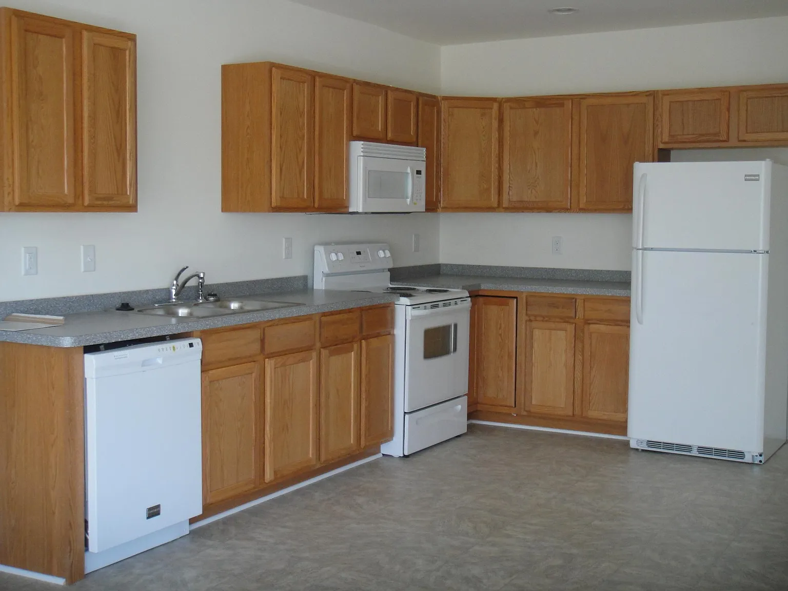 2 bed, 875 sqft, $1,200 — Photo 2