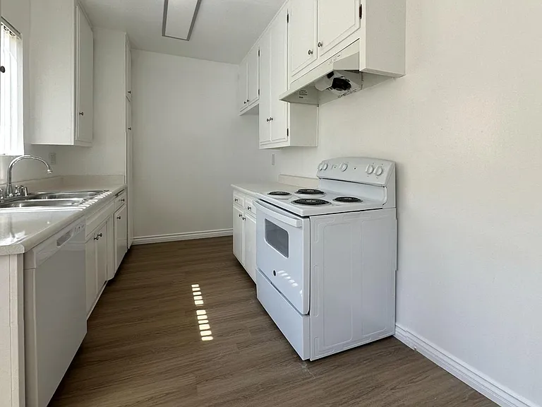 PAR - Park West Apts. — Photo 14