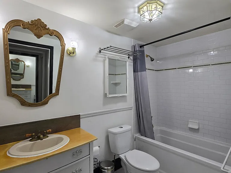 1922 Garfield St #1 — Photo 8