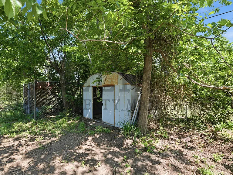 4853 S Madison Ave — Photo 10