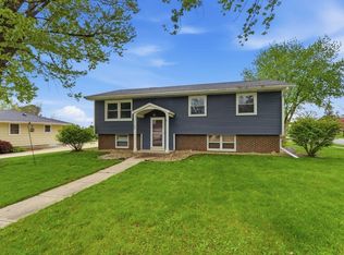 1102 Woodring Dr, Waverly, IA 50677