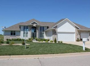 144 Eagle Ridge Dr, Waverly, IA 50677