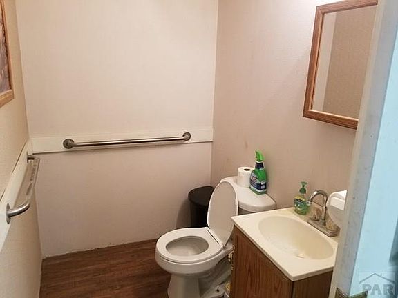 4th image of 462 E 1st St