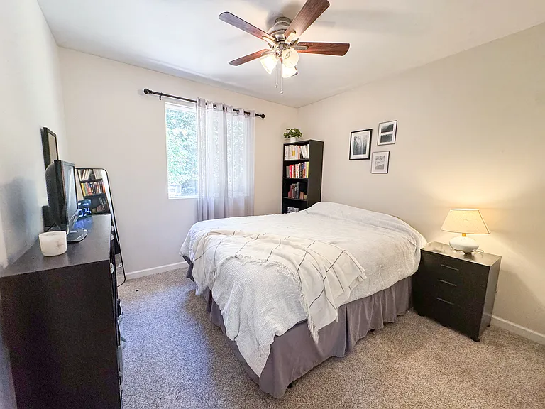 6832 Townsend Ln NE — Photo 31