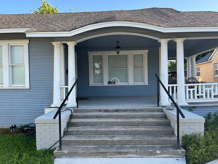 615 W Summit Ave — Photo 3