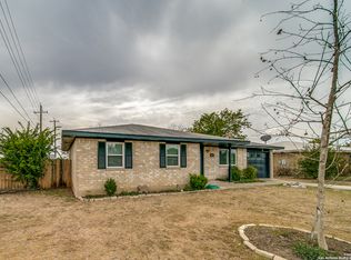 200 Meadow Dr, Marion, TX 78124