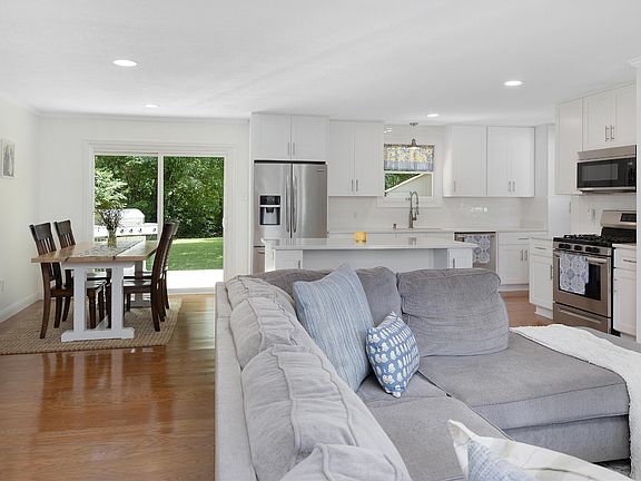 5th image of 4060 Forestview Dr NW