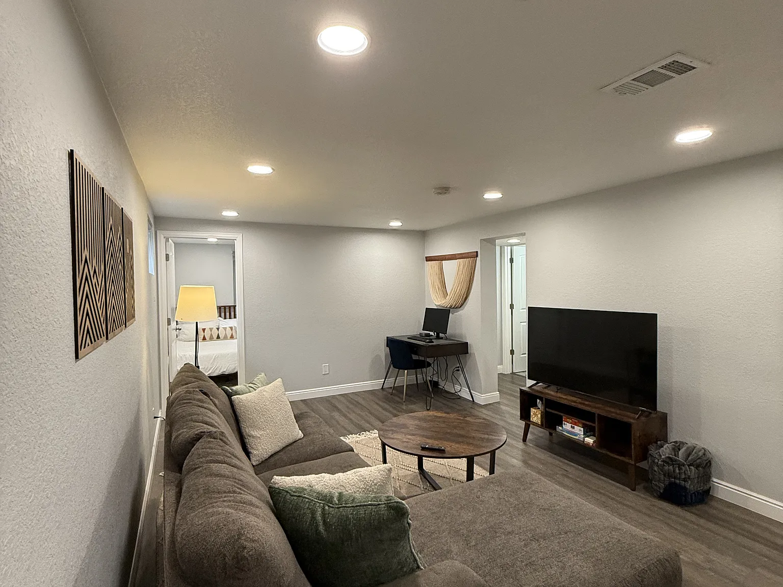 2 bed, 1000 sqft, $2,000 — Photo 3