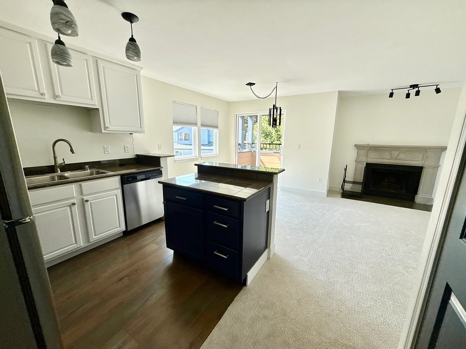 1 bed, 722 sqft, $1,800 — Photo 3