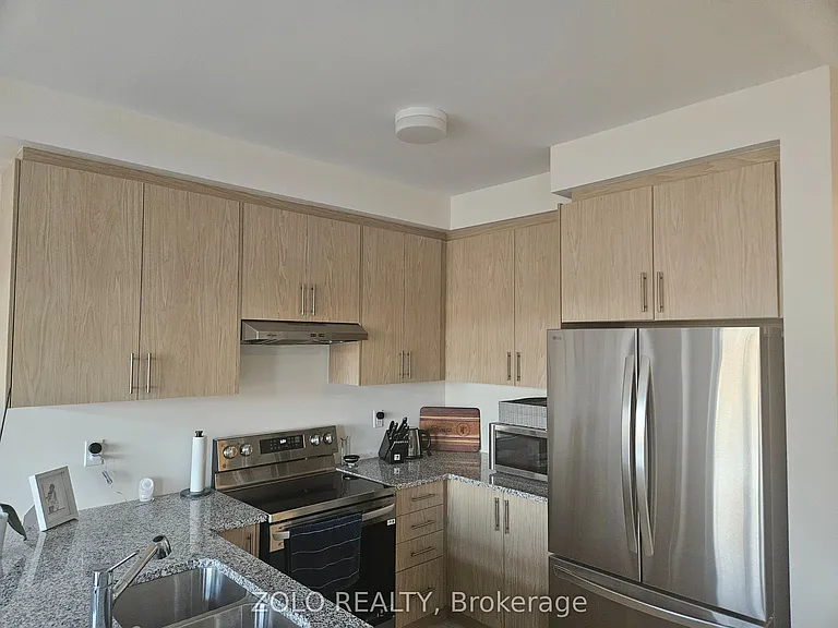 496 Trevor St — Photo 7